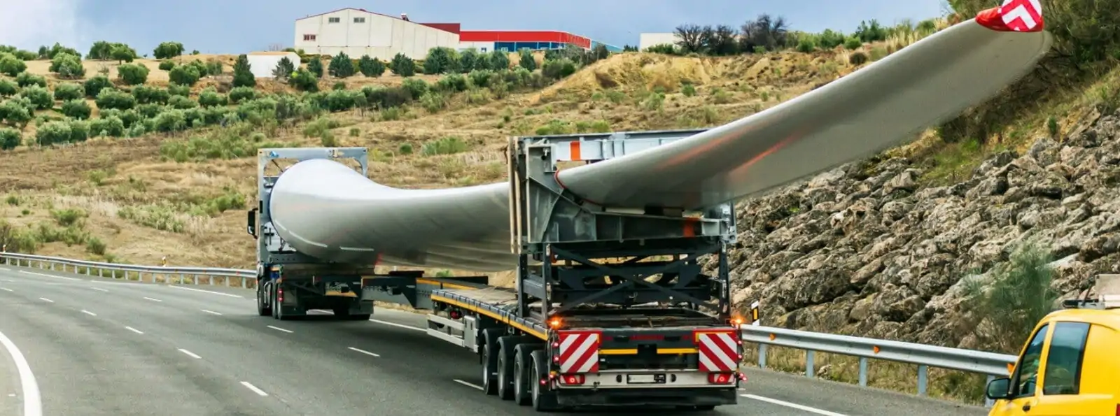 Vehicul cu gât de lebădă detașabil - vedere laterală